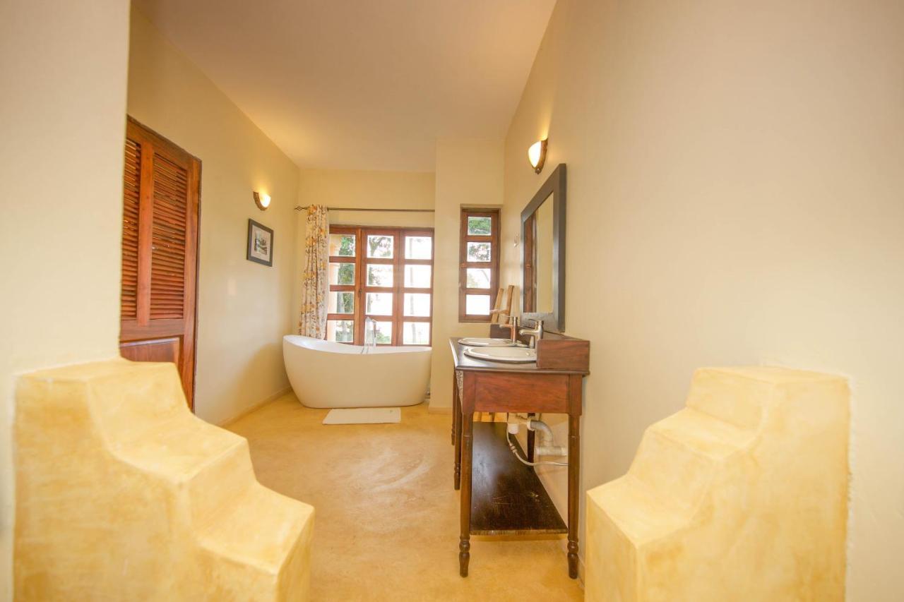 Brovad Sands Lodge Kalangala Exteriör bild
